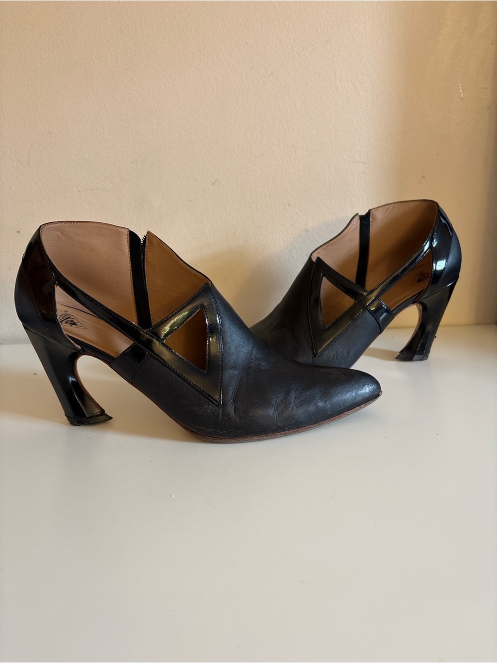 John Fluevog Sashay Black Cutout patent and soft Leather Heels 10.5 USA
